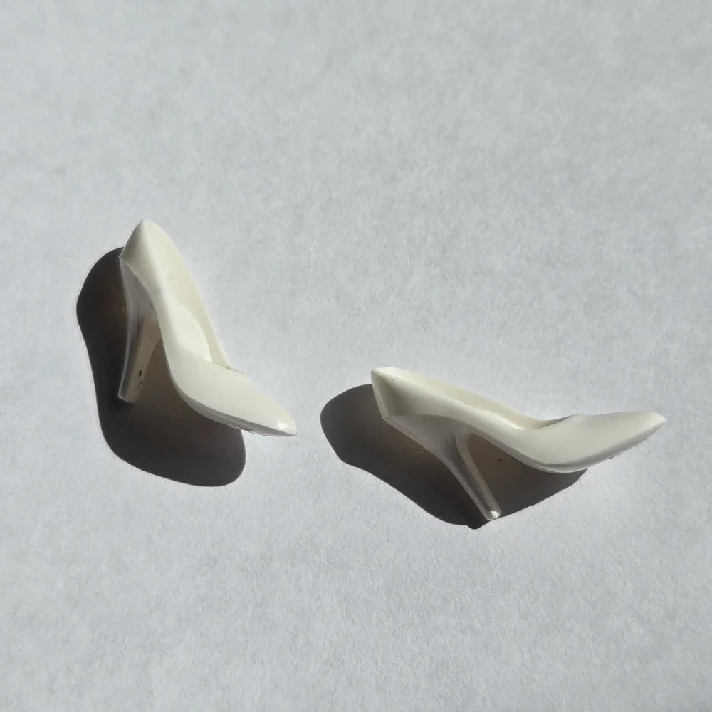 Vintage‎ Barbie White BONE ECRU Closed Toe Heels Pumps Shoes 1960s Hong Kong
